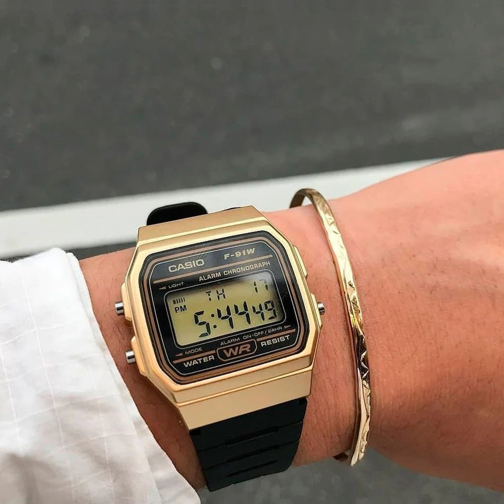 Casio negro con dorado hotsell