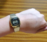 RELOJ CASIO VINTAGE LA670WGA-1DF NEGRO DORADO